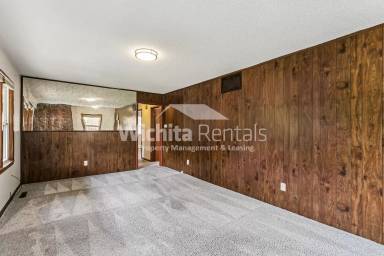Main picture of 525 S Derby Ave