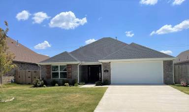 Main picture of 3809 SW Mistletoe Ave