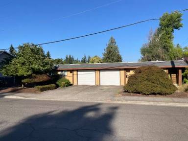 Main picture of 2780 Summer St SE