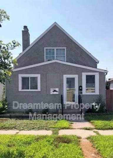 Main picture of 2742 California St NE