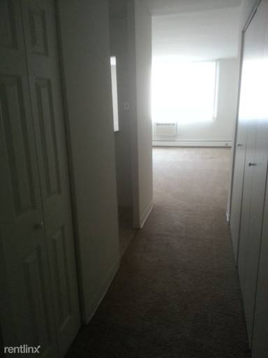 Main picture of 2424 N Clark St