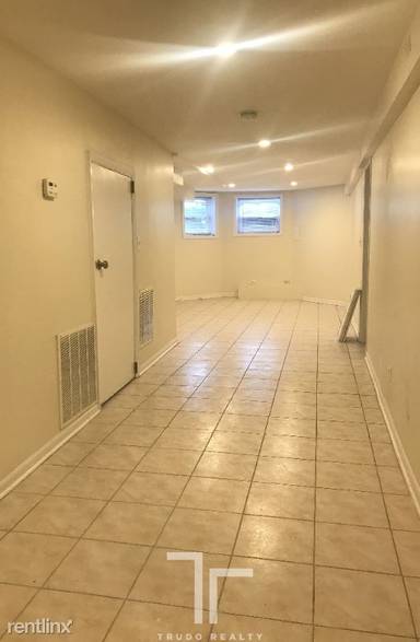 Main picture of 1613 W Berwyn Ave