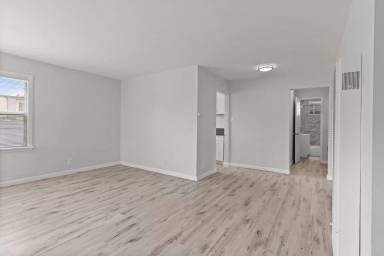 Main picture of 937 N Washington Pl