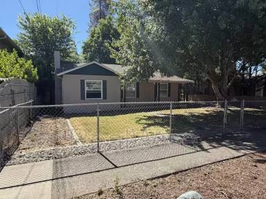Main picture of 751 NW 5th St