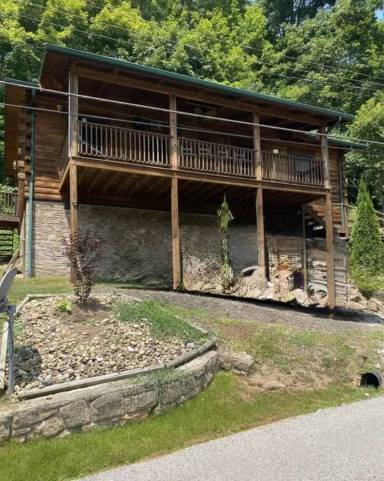 Main picture of 128 Lake Shore Dr