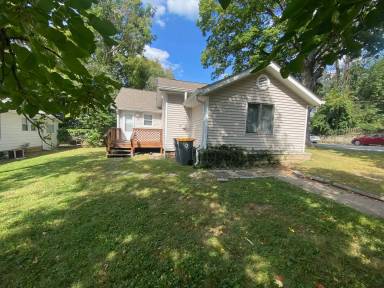 Main picture of 103 E 16th St