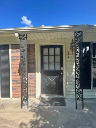 Main picture of 24 N Lewis St