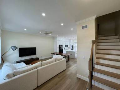 Main picture of 537 Campus St