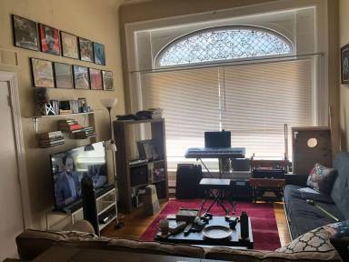 Main picture of 2127 Spring Garden St