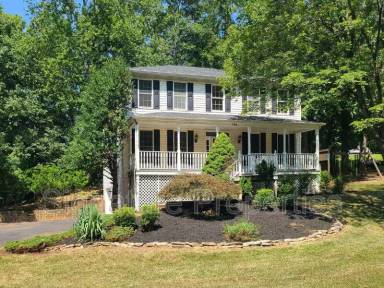 Main picture of 105 Oakwood Dr