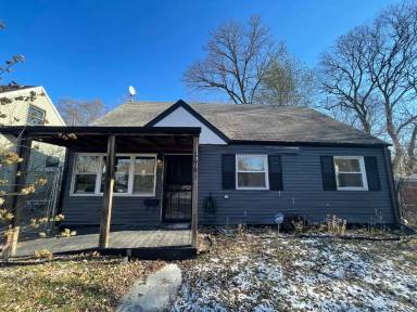 Main picture of 2449 Wilson St
