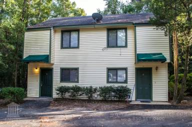 Main picture of 121 Locke St