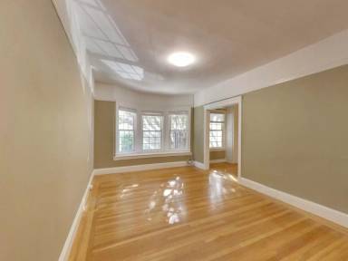 Main picture of 2474 Washington St