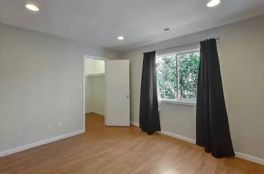 Main picture of 2618 E 22nd St