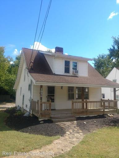 Main picture of 1858 Harrisburg Pike