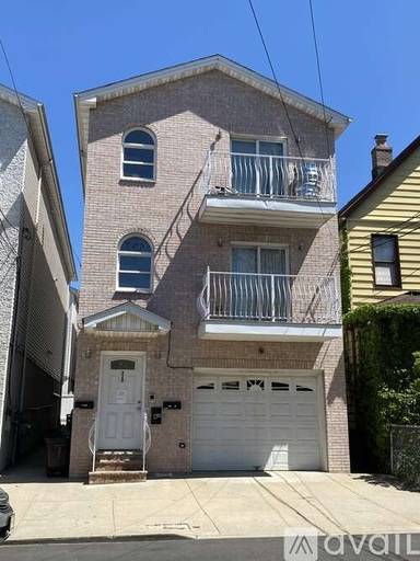 Main picture of 320 Claremont Ave
