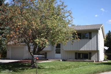 Main picture of 1204 Village Ln