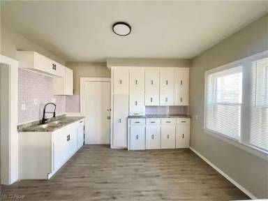 Main picture of 3356 E 142nd St