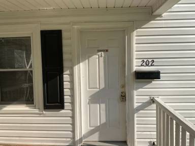 Main picture of 202 E Carroll St