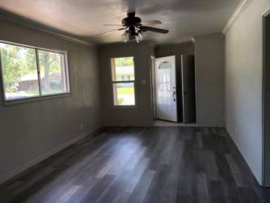 Main picture of 3415 Bowling Ln