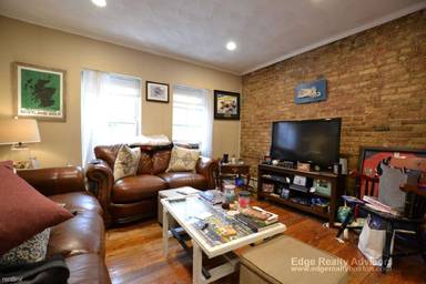 Main picture of 21 Moon St