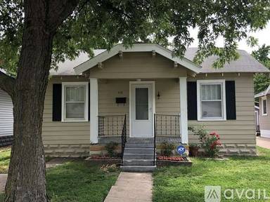 Main picture of 319 W 16th Ave
