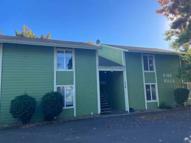 Main picture of 297 Main St W