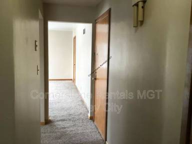 Main picture of 458 3rd St NE