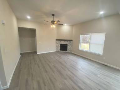 Main picture of 433 E Logan St