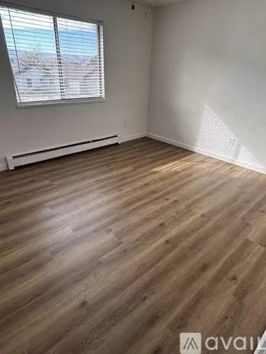 Main picture of 566 Garfield Dr
