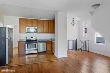 Main picture of 739 W Melrose St