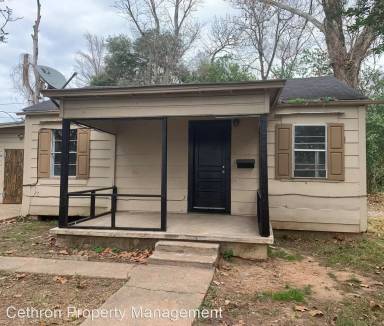 Main picture of 1902 Traffic St