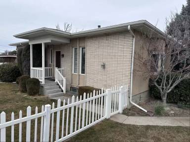 Main picture of 5586 S Brockway Dr