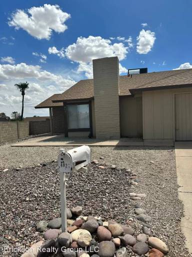 Main picture of 4021 E Walatowa St