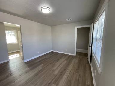 Main picture of 2440 SW 43rd St