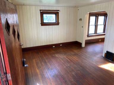 Main picture of 638 Moon St