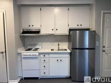 Main picture of 110 E 10th St