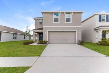 Main picture of 476 Sunlit Coral St