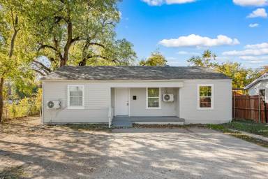 Main picture of 824 S Hughes Ave