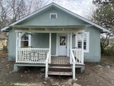 Main picture of 109 N Spring St
