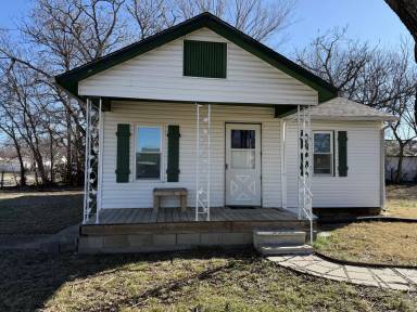 Main picture of 308 E Burnham Ave