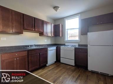 Main picture of 3933 N Janssen Ave