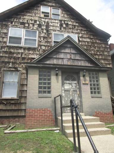Main picture of 706 E Jackson St