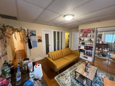 Main picture of 363 Beacon St