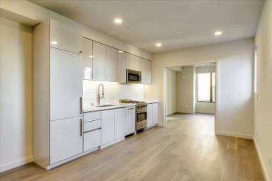 Main picture of 824 Hyde St