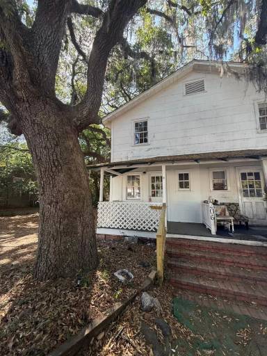 Main picture of 206 Broadway St
