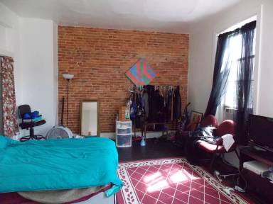Main picture of 2109 Saint Paul St