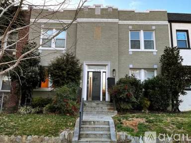 Main picture of 1304 Holbrook St NE
