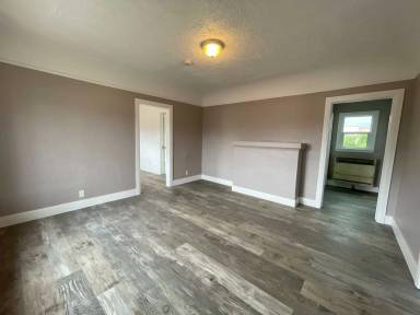 Main picture of 845 W 75th St