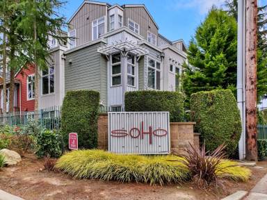 Main picture of 521 7th Ave